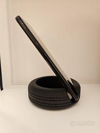 Supporto per smartphone stile pneumatico