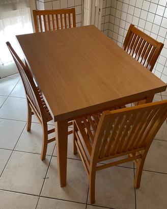 Tavolo da cucina allungabile e 4 sedie