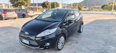 🇮🇹 Ford Fiesta Titanium 5 porte Unicopro.