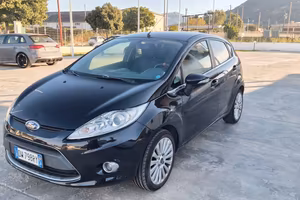 🇮🇹 Ford Fiesta Titanium 5 porte Unicopro.