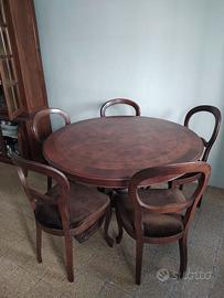 Vecchio Tavolo e sedie 