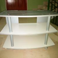 Carrello poggia TV con rotelle