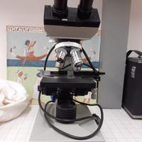 Microscopio biologico