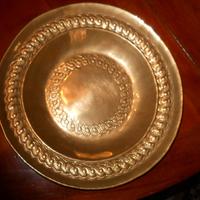 Centrotavola in ottone massiccio cesellato