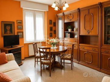 Bilocale luminoso con cucina abitabile e balcone -