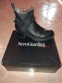 stivaletti Nero Giardini in pelle