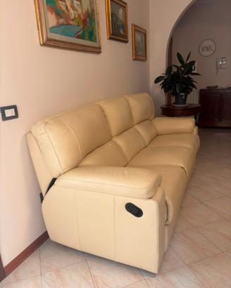 DIVANO IN PELLE CON POGGIAPIEDI RECLINABILE