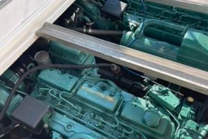 2 motori volvo ad 41 b campane , piedi 290