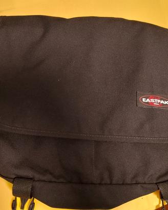 borsa a tracolla nera eastpak