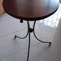 Tavolino in legno e ferro battuto