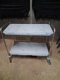 carrello in acciaio con ruote