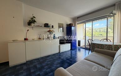 2 LOCALI CON TERRAZZINO