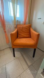 Poltrona in legno e cotone arancione