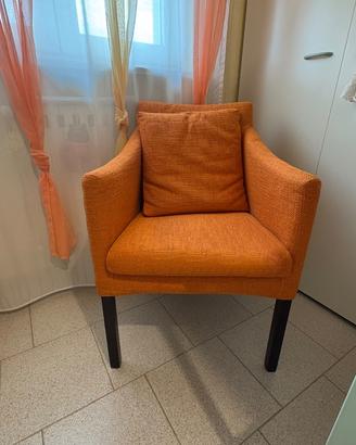 Poltrona in legno e cotone arancione