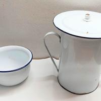 Due Vasi da notte in ferro smaltato bianco vintage