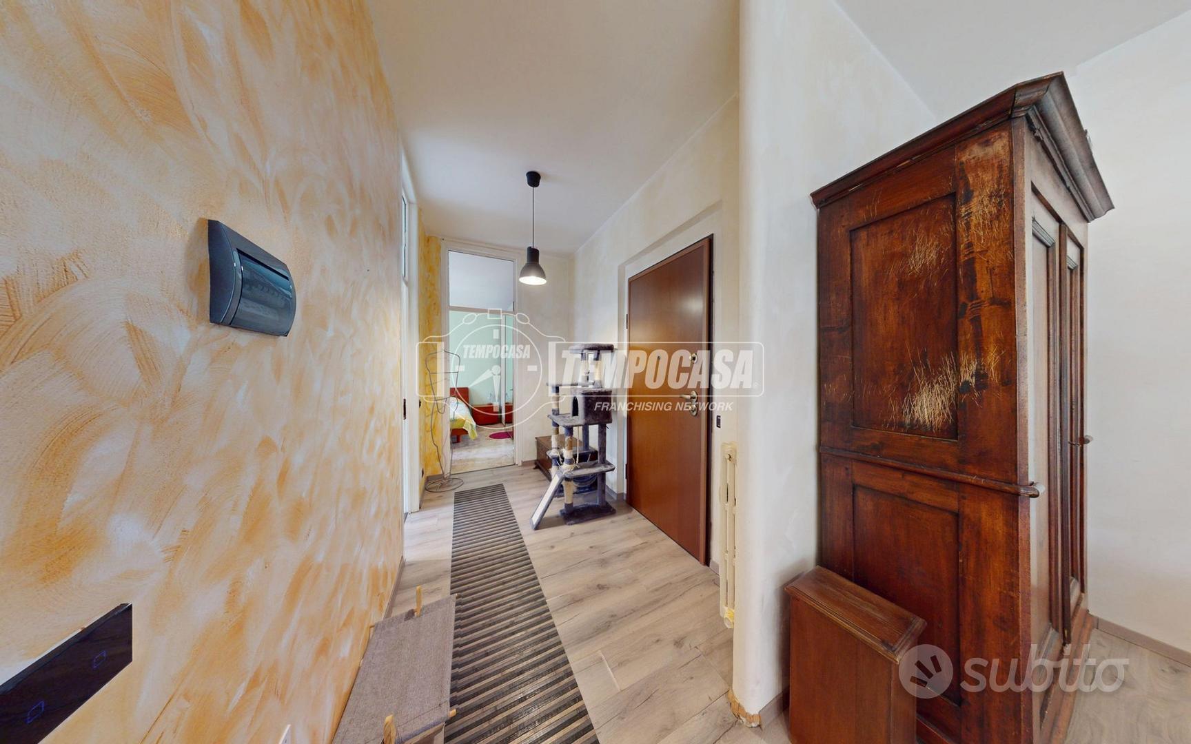 SPLENDIDO TRILOCALE CON BOX AUTO - ZONA RESIDENZIA - Vista 5