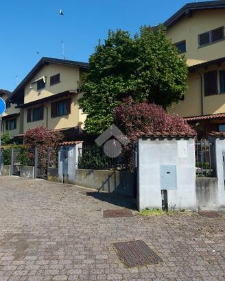 VILLA A SCHIERA A ZELO BUON PERSICO