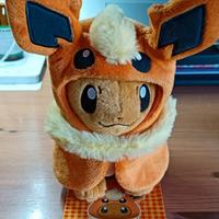Pokemon peluche Eevee Flareon del Pokemon Center