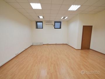 Locale in via Padre Anselmo ad alta visibilità