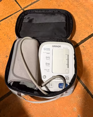 misuratore pressione automatico  OMRON M6 Comfort