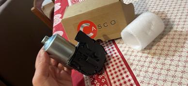 Motorino  spazzole tergicristallo golf 6