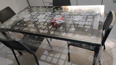 Tavolo fisso, con copertura in vetro e griglia sot