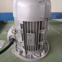 Motore elettrico con ventola aspirazione