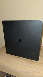 Playstation 4 con controller e giochi