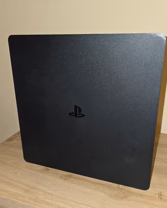 Playstation 4 con controller e giochi