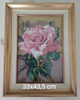 Quadro ricamato a mano  Rosa in cornice 33x43,5 cm