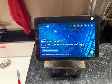 2 Amazon Echo Show 8 (3ª generazione 2021) Alexa