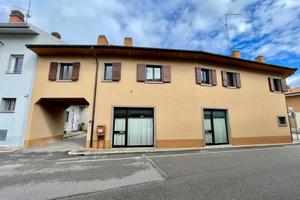 FR. FARLA CASA IN LINEA CON ANNESSO NEGOZIO FRO...