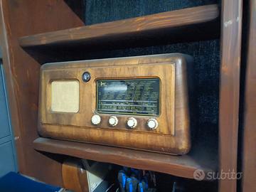 Radio d'Epoca a Valvole in Legno (Anni '50)