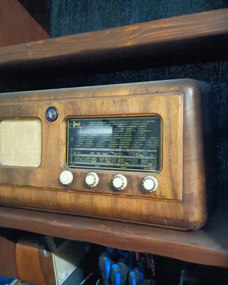 Radio d'Epoca a Valvole in Legno (Anni '50)