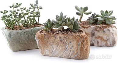 Set di tre vasi in ceramica.