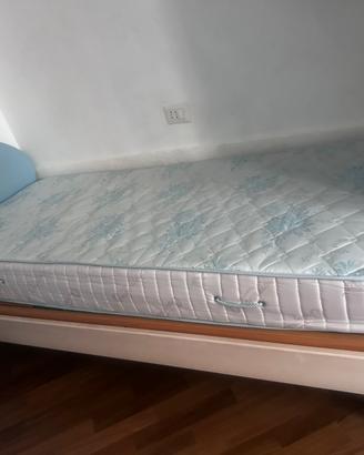 Letto singolo completo con rete a doghe e materass