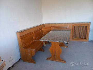 Tavolo con pianale in granito e panca in rovere 