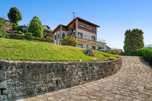 Villa di 267 m² con più di 5 locali e posto auto a