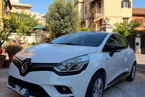 Clio Moschino GPL Neopatentati