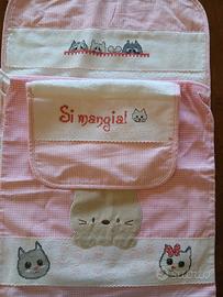 Completo asilo rosa ricamato con gattini