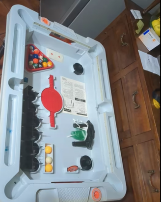 Tavolo da gioco con ping pong biliardo e un altro