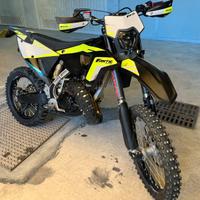 Fantic 125 xe 23 ore 16 anni