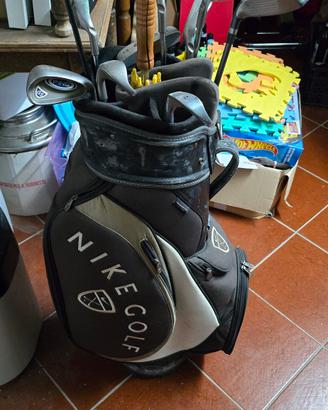 Set mazze da golf con porta mazze ed ombrello