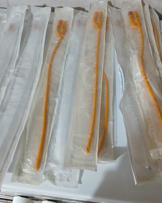  12 cateteri vescicale donna + 12 sacche per urina