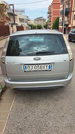 Ford Focus station wagon 