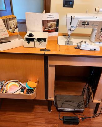 Macchina da cucire Singer con mobile
