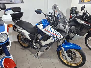 Honda Transalp 700 con ABS anteriore e posteriore