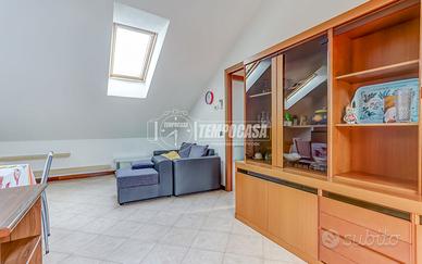 BILOCALE IN CENTRO A CASTANO !!