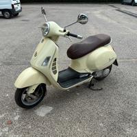 Vespa 200L GT