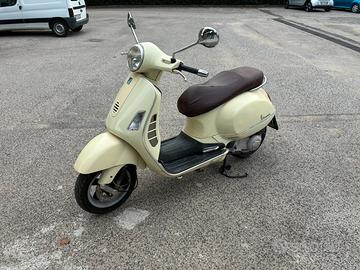 Vespa 200L GT